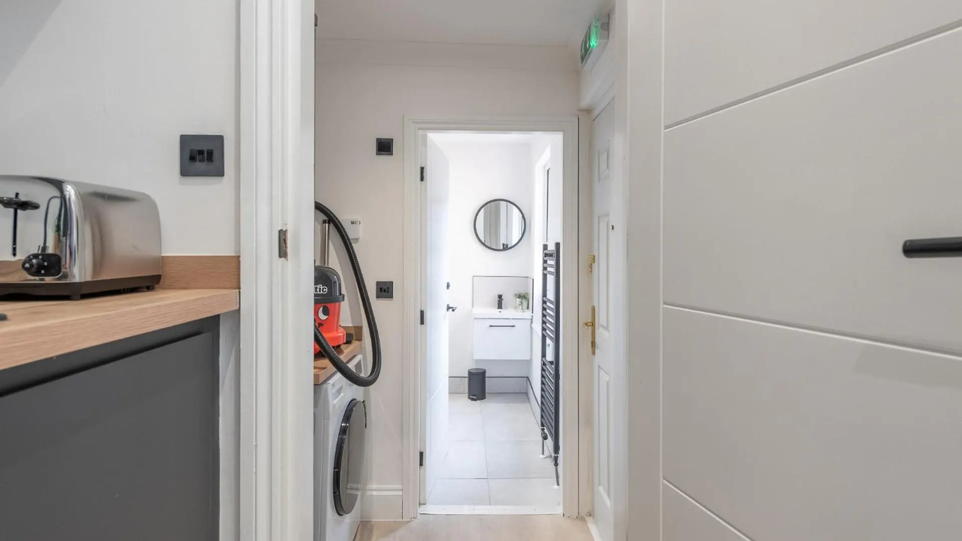 Modern 1 Bedroom Flat Near Leeds City With Free Parking, Ideal For Contractors & Long Stays - Nordstay 0*, Leeds (West Yorkshire) Wielka Brytania