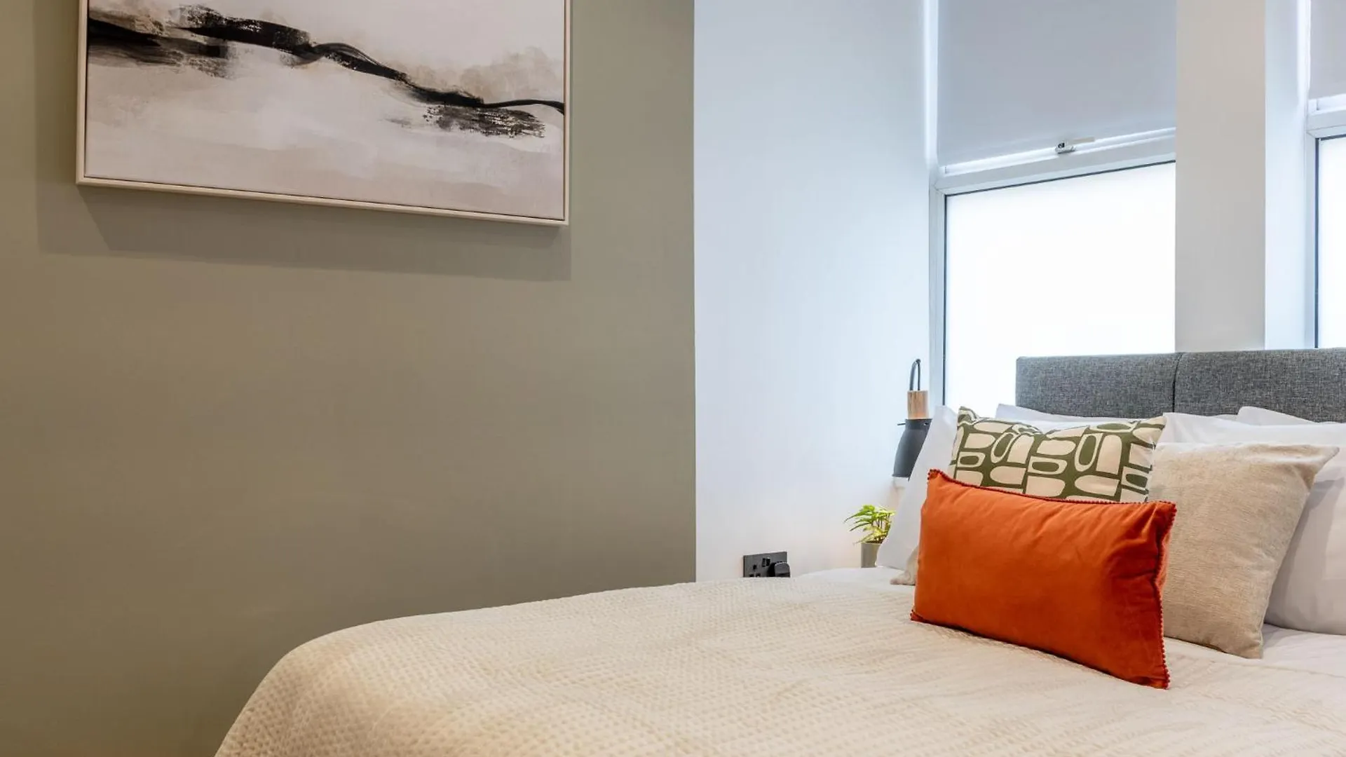 Modern 1 Bedroom Flat Near Leeds City With Free Parking, Ideal For Contractors & Long Stays - Nordstay Apartament